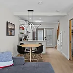 2Br 2Ba Harvie Heights Townhouse Retreat With Views