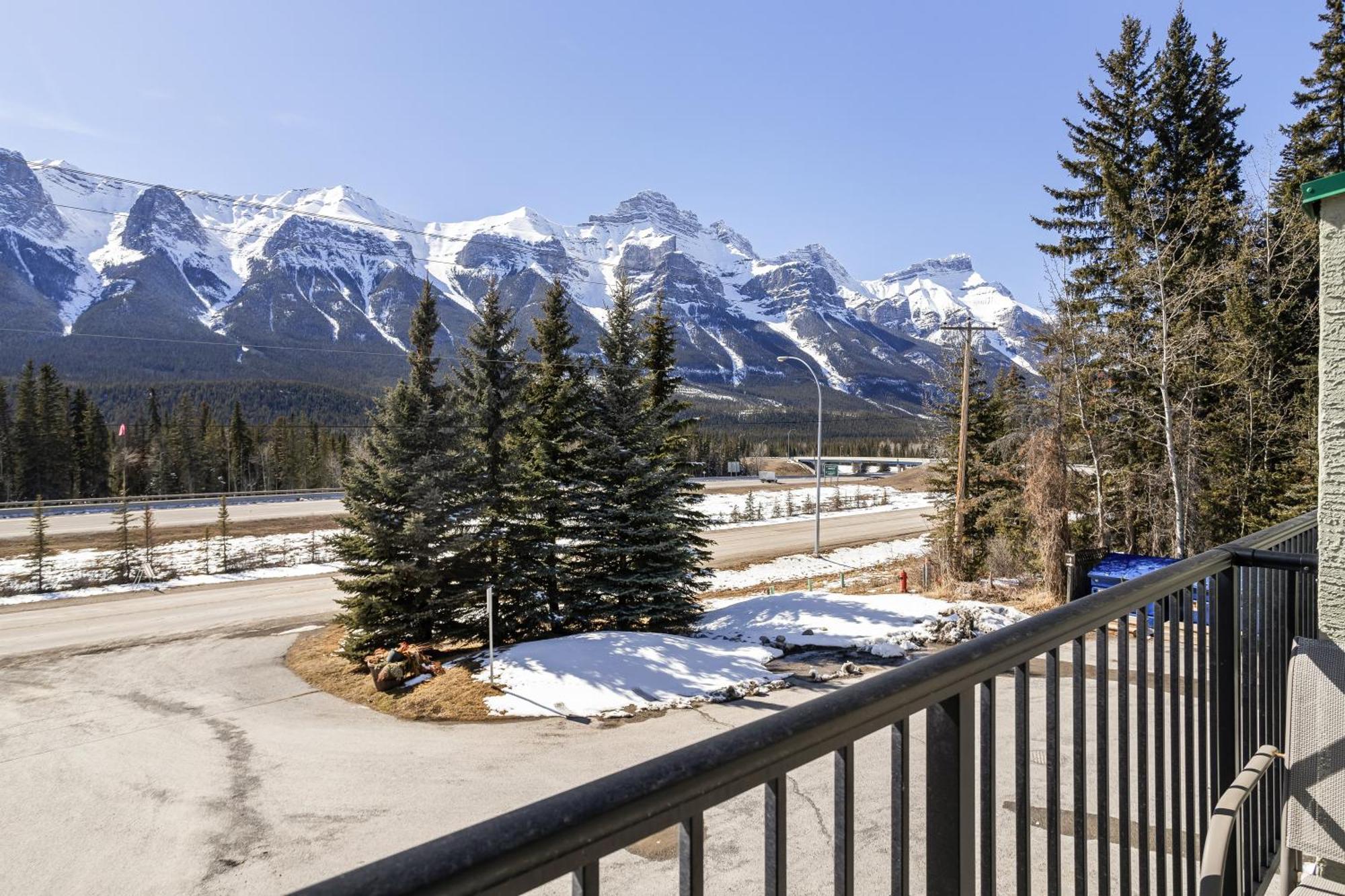 Apartment 2br 2ba Harvie Heights Townhouse Retreat With Views *